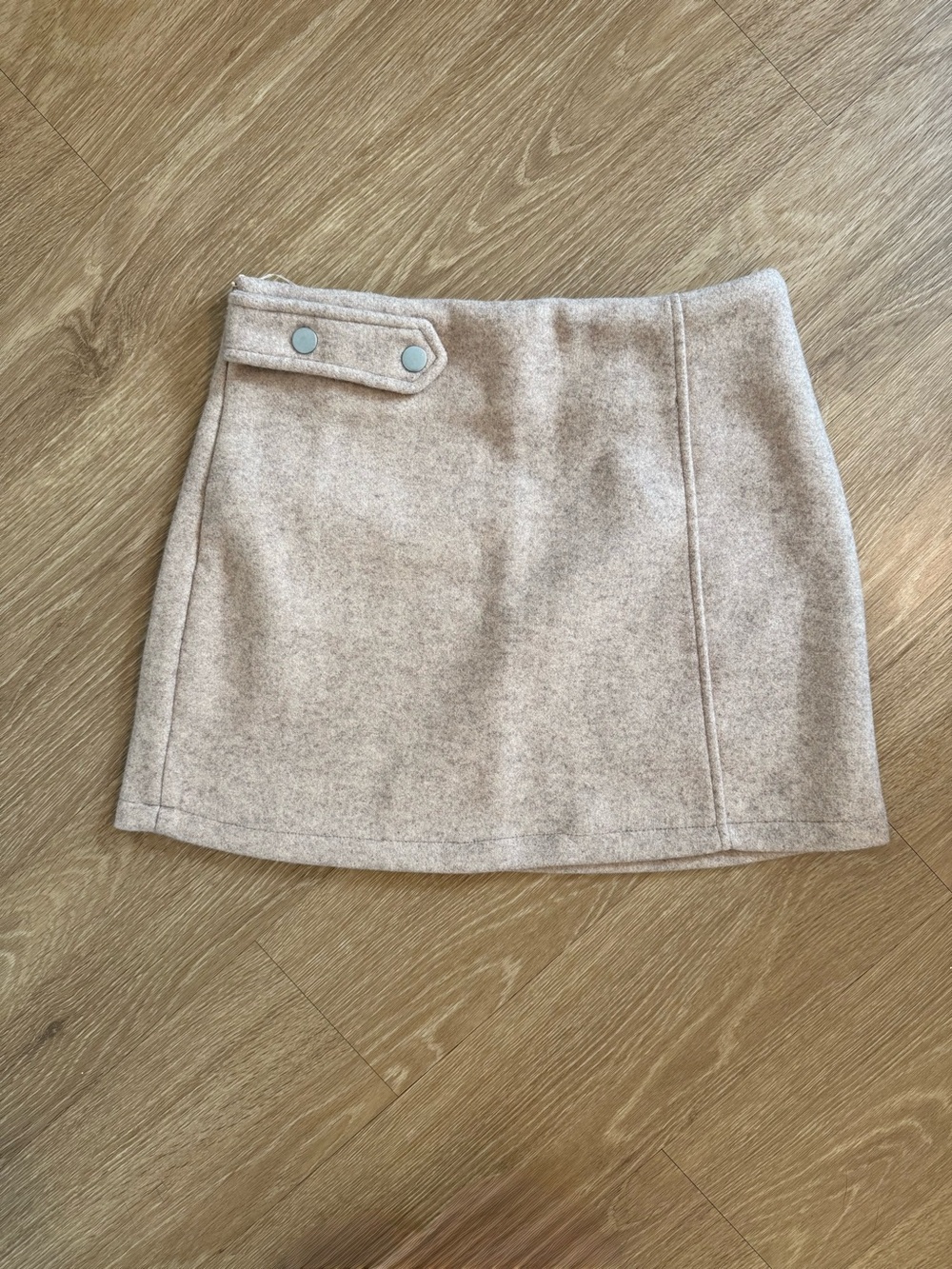 SHEIN Cream Mini Skirt with Snap Tab Detail